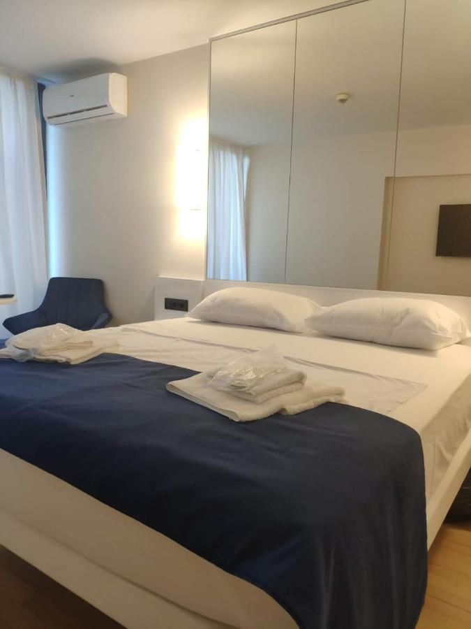 Apartment Twin Towers David Batumi Esterno foto