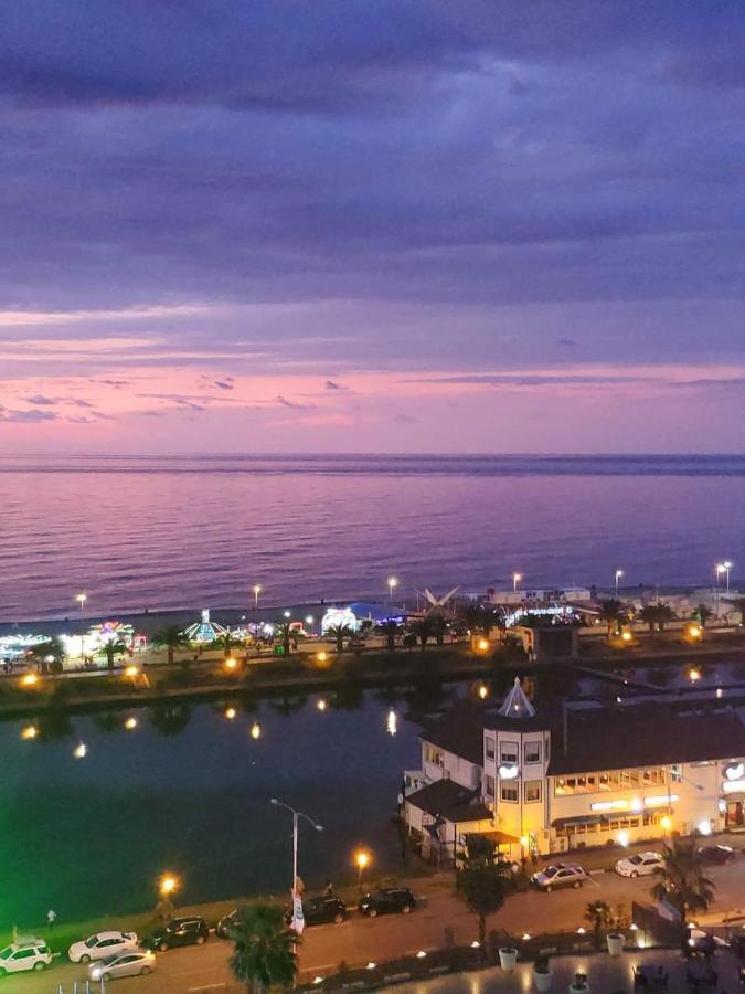Apartment Twin Towers David Batumi Esterno foto